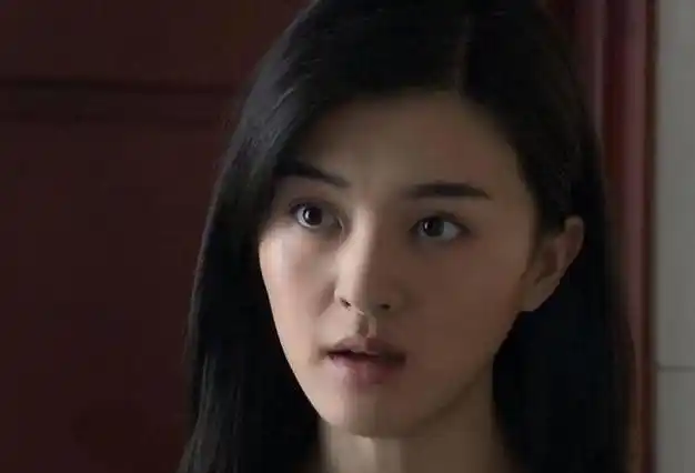 现在的范琳琳偶尔还会去出演一些影视剧的配角,体会一下当演员的感觉