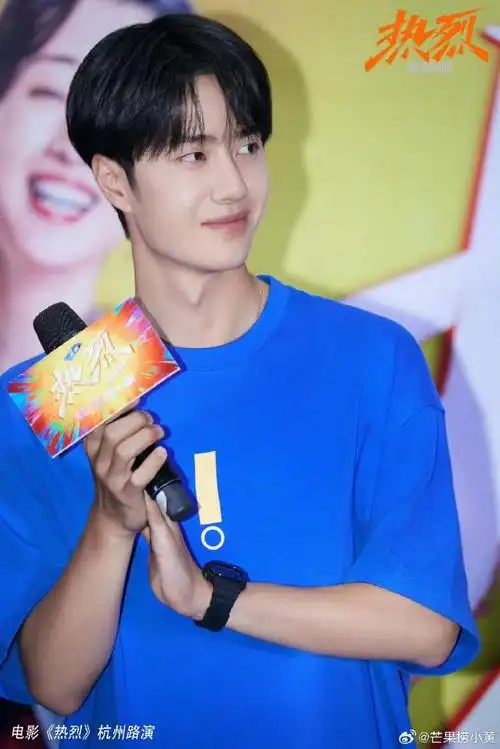 重庆有人为王一博包了26场热烈##包场无名的神秘人又包场了热烈