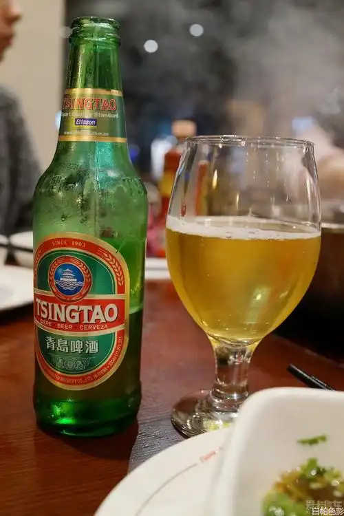 喝一瓶真正的青岛啤酒.真的是青岛出品的.