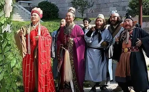 难怪孙悟空要推倒人参果树,你看他用火眼金睛看到了啥秘密