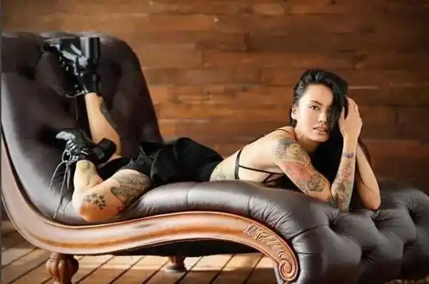 仅凭速度与激情中一个镜头就吸粉百万这个姑娘太辣了