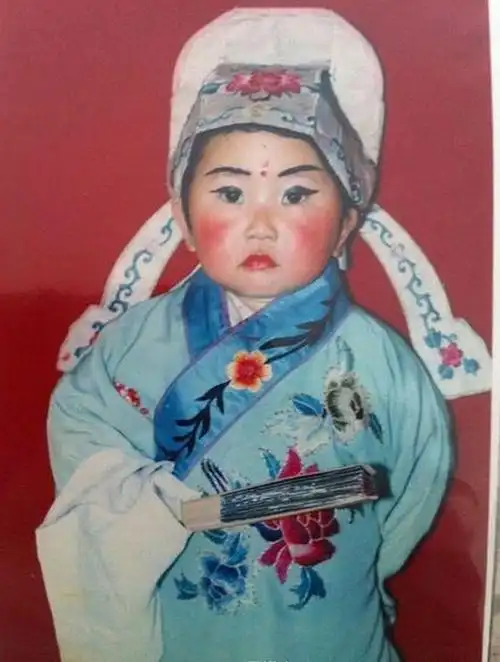 一张不堪回首的童年照片