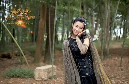 《降龙伏虎小济公》飞儿饰二次元萌妖 呆萌造型抢镜