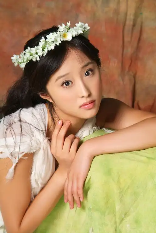 中国版丑女贝蒂 李欣汝纯情写真