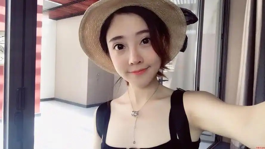 四年的大学生活,冯亚男和其他的大学生没有任何区别.