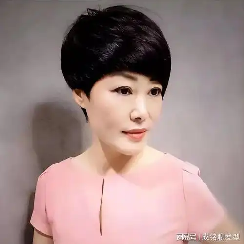 女人到了四五十岁这6种时尚减龄的短发让你远离阿姨发型