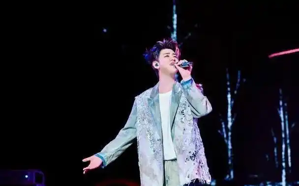 德云社张云雷北京演唱会,现场超燃,舞美炫酷,大合影照