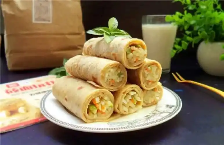 土豆丝卷鸡蛋饼