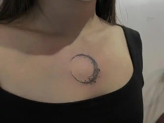 郑州纹身适合女生的月亮纹身