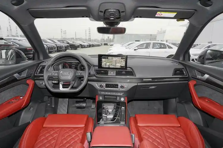 2021款 奥迪q5l sportback 40 tfsi 豪华型内饰