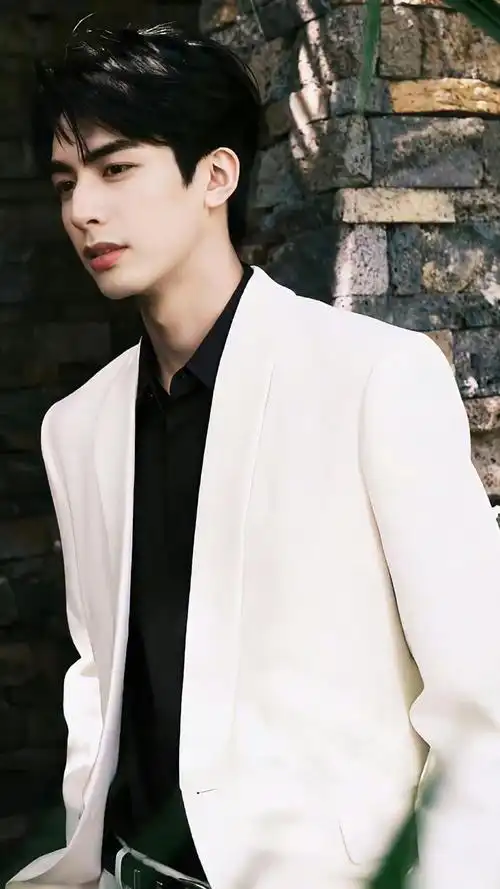 宋威龙 西装帅哥__财经头条