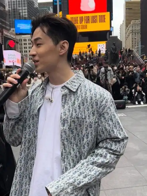 哈哈哈哈 浅发几张原相机直出图#刘宪华  #aiki  #liakim