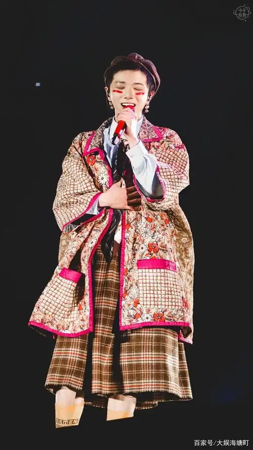 华晨宇范:来盘点一下花花的穿搭如何?