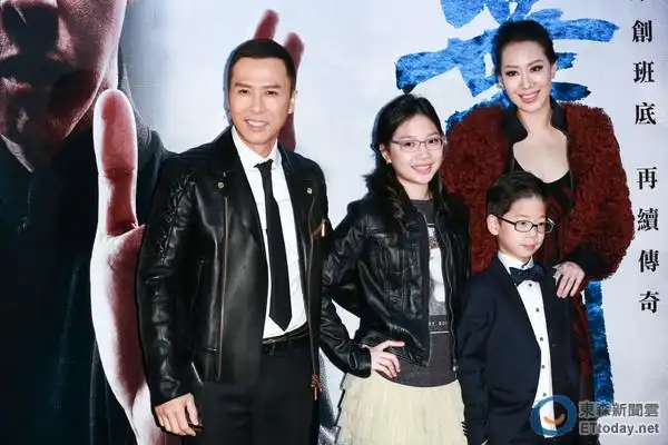 甄子丹一家4口合照.(图/记者周宸亘摄)