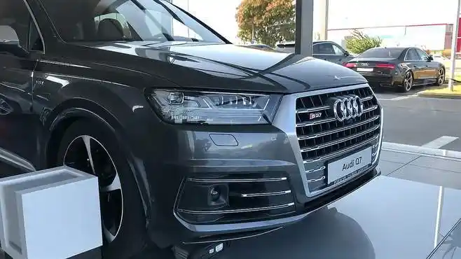 奥迪rsq7终于到店,看到外观和内饰买不买自己拿主意!