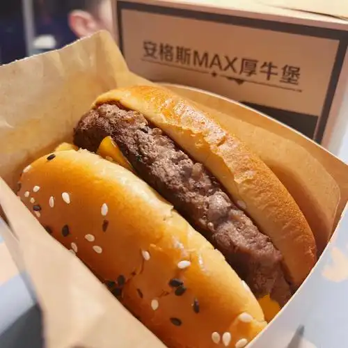 麦当劳三重芝士厚牛堡安格斯