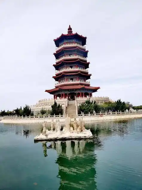 蓬莱阁始建于北宋嘉祐六年(公元1061年),至今已有近千年的历史.