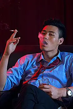 大礼帽,手杖,堆积,钱互联网男人,调整,电缆眨眼两个,骑,马互联网男人