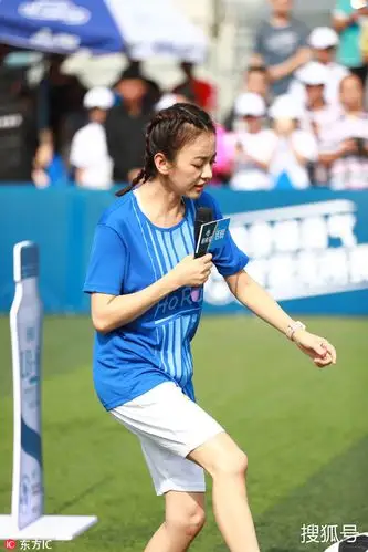 力破怀孕传闻陈意涵光着脚丫踢足球欢脱好似少女