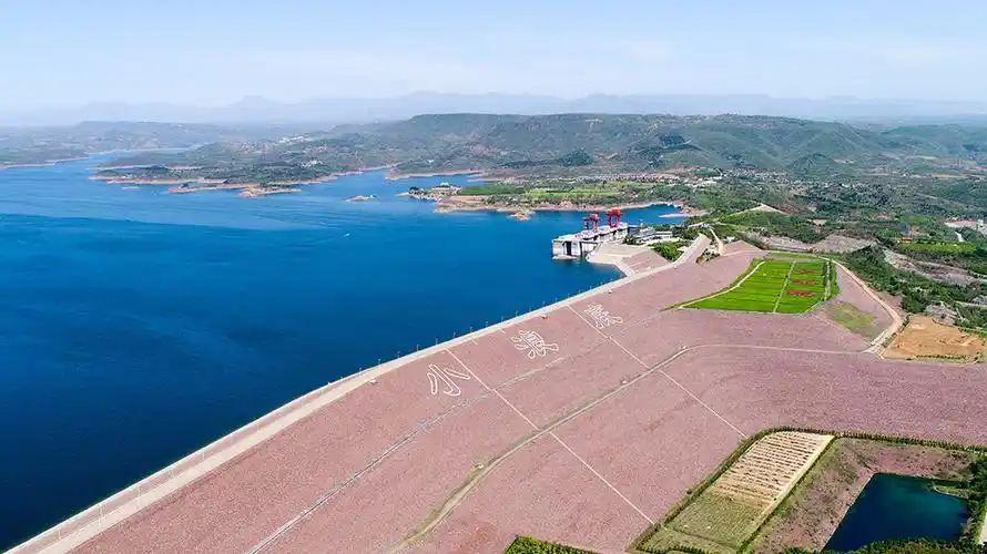 洛阳市孟津县黄河小浪底风景区(4月18日摄).