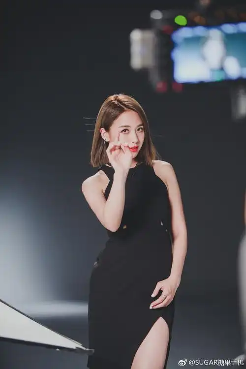 鬼鬼吴映洁代言sugar糖果手机