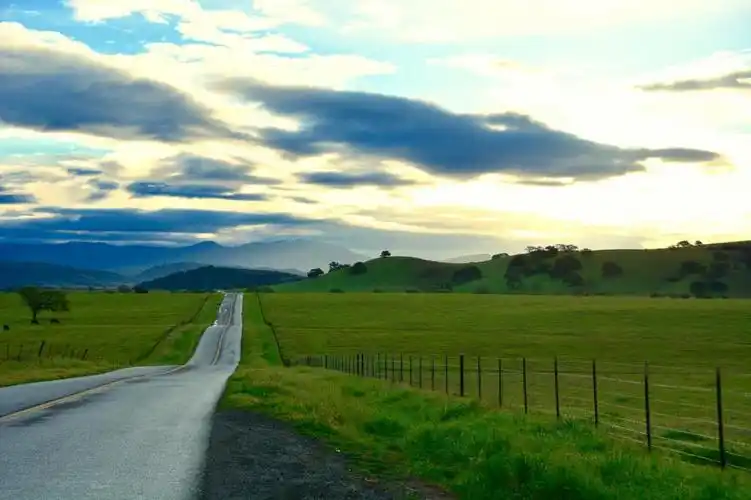 路自然农村现场景观夏天在户外山草地草天空山风景高清图片摄影
