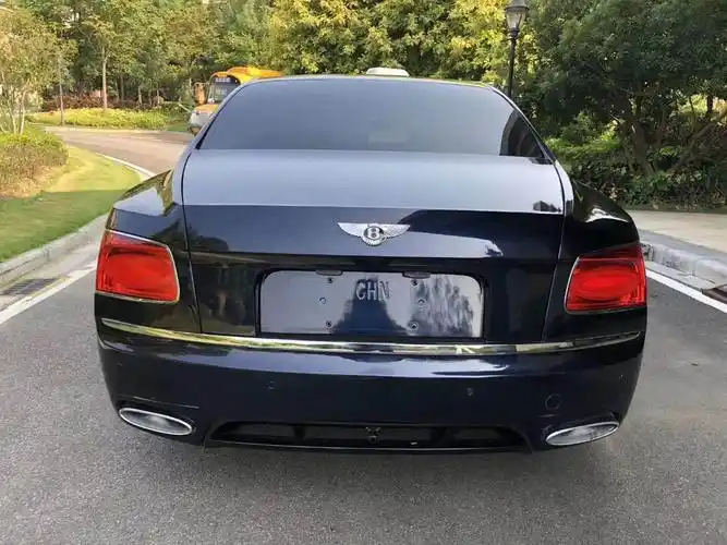 17款宾利飞驰售价36万,外观奢华贵气,彰显其独有的魅力