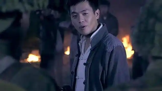 周卫国单挑十多个鬼子,丝毫不慌 #周卫国 #雪豹坚强岁月|周卫国