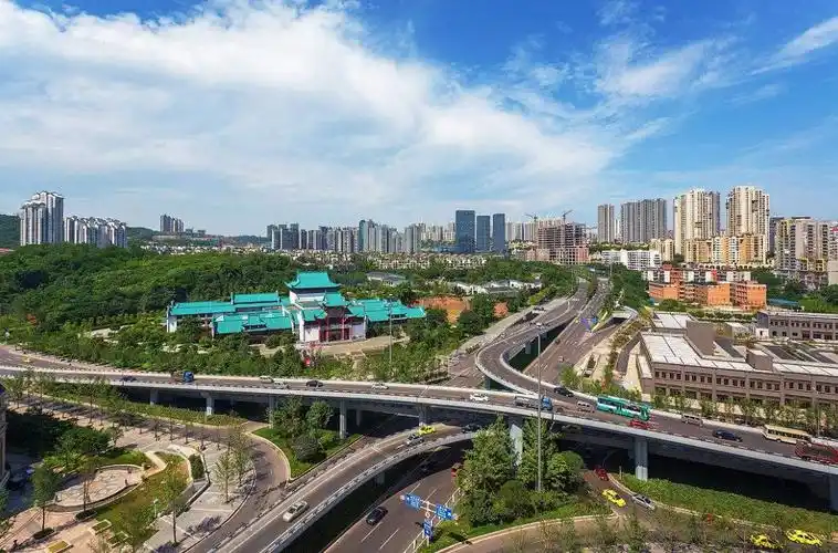 重庆:从"酸雨雾都" 到蓝天常驻的嬗变