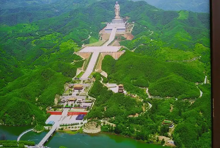 当年万人涌动的中原大佛,现在却门可罗雀,游人说:拜不起的佛祖