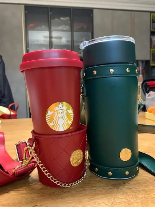 美美哒哈哈哈哈哈多喝热水#星巴克杯子  #星巴克新品  #星巴克圣诞