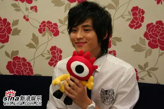 09.03】【朴真宇】当红人气韩星朴真宇4日独家做客新浪韩国站