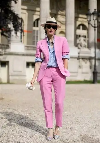 粉色和蓝色搭配的效果对比产生的甜美感受