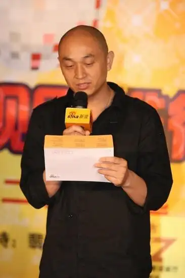 图文:南都总编助理钭江明宣读最受欢迎女演员