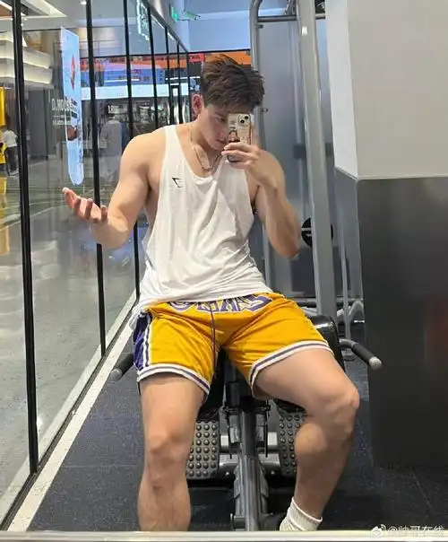 大学生健身日常超话白白嫩嫩的东北肌肉男大番茄鸡蛋仔97812434078