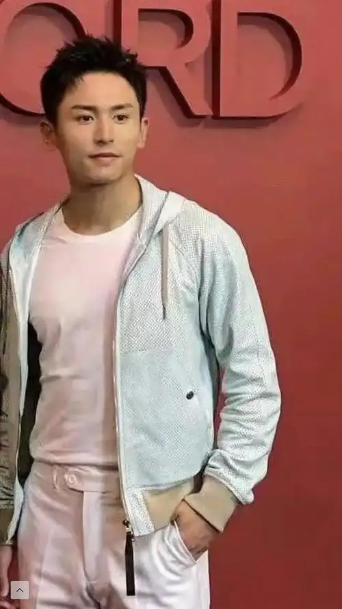 从古装美人到壮汉张哲瀚也曾有脖子果然还是要瘦不能瞎举铁