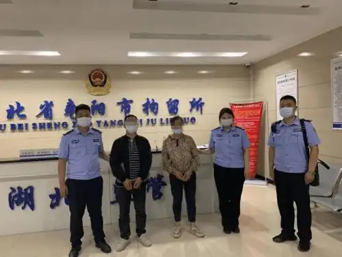 对犯罪嫌疑人执行拘留照片