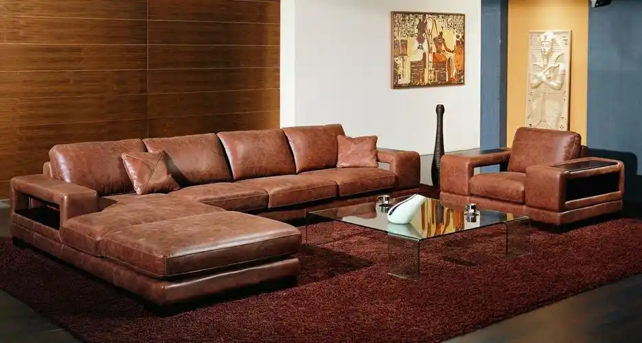 首先应了解皮质的种类,除磨沙皮外均可使用专业沙发清洁剂和保养剂