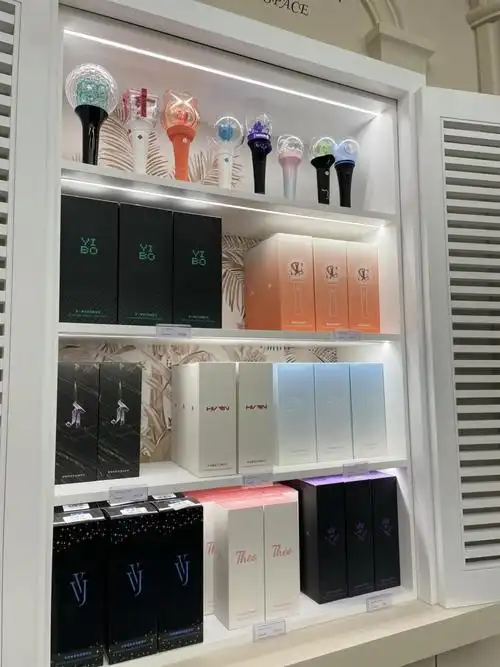 乐华开店割韭菜还是王一博粉丝团建