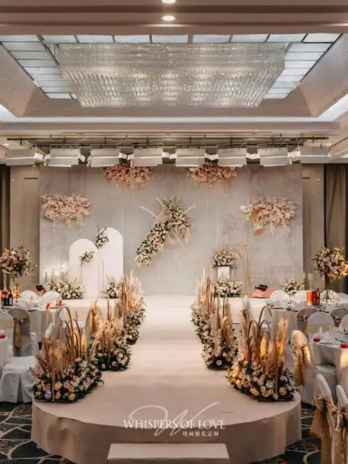 室内婚礼优雅香槟色77时尚流线设计