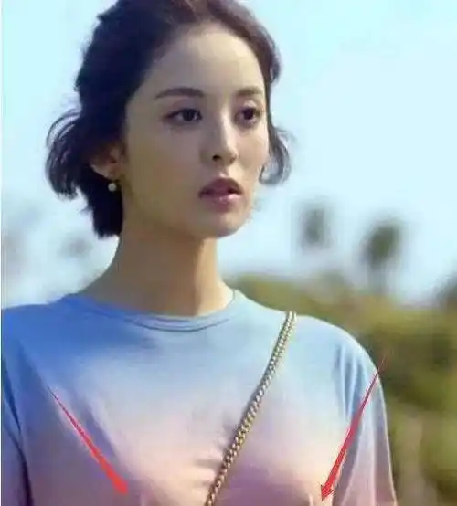 8位不穿内衣的女星,娜扎尴尬,吴千语怼人,林青霞也被吐槽了_周冬雨