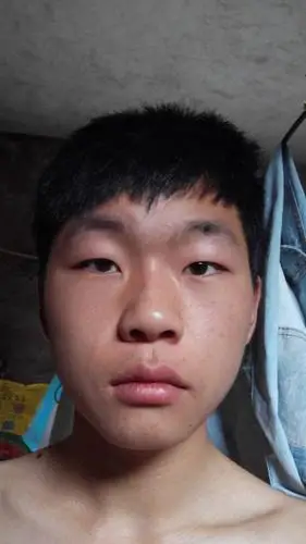 有一个男生,他给我发了一张照片,他很自卑,觉得自