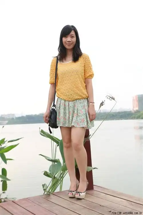 简单媳妇当车模大家看看就好927日更新几张