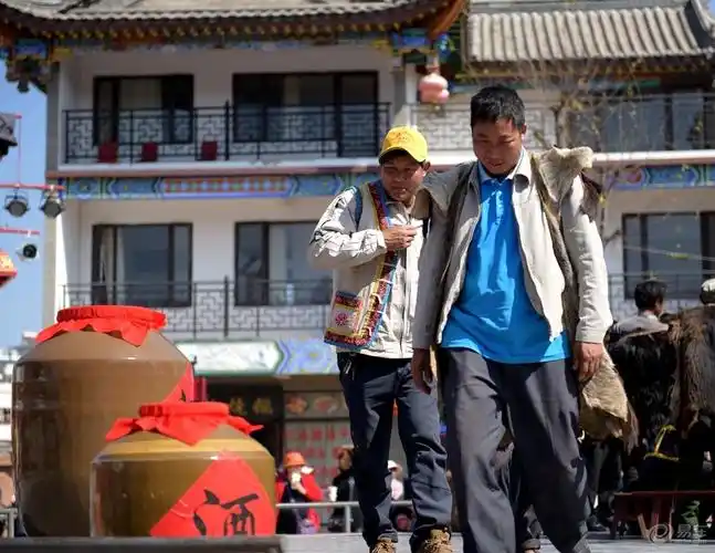 精彩的划拳比赛