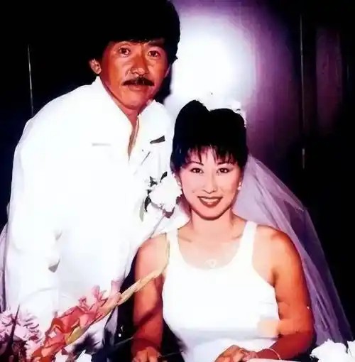 原创叶倩文被费翔妈妈嫌弃撬走闺蜜老公林子祥如今她后悔了吗