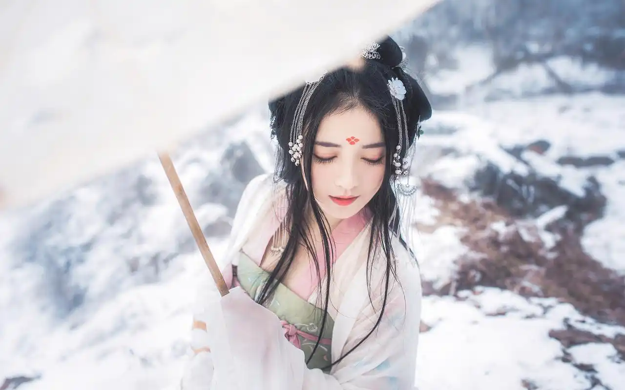 古风汉服美女冬日唯美写真高清桌面壁纸