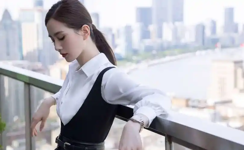 刘诗诗才是行走的衣架子,清新锁骨和美人筋抢镜,不进组可惜了_造型