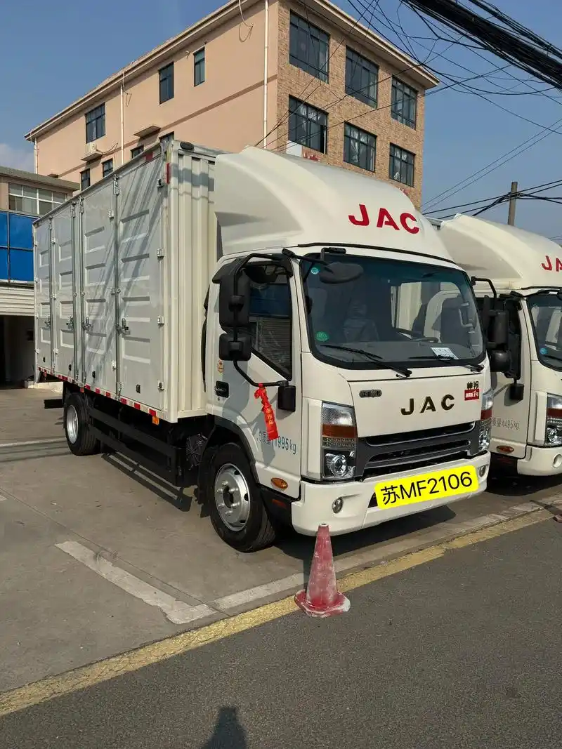 恭喜 9 5闻老板 喜提江淮帅铃5.2米厢式货车,康明斯160马