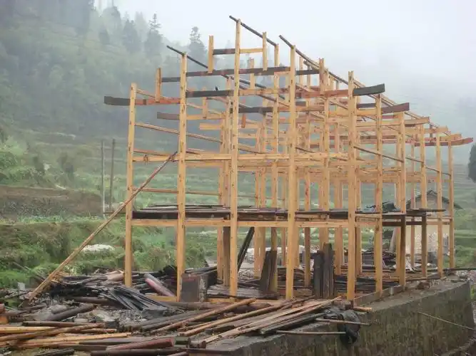 解乐街背后要修建三层的木房子!这在湄潭还是比较少见的!