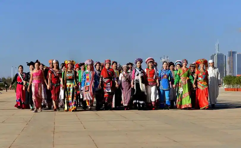 云南少数民族美女